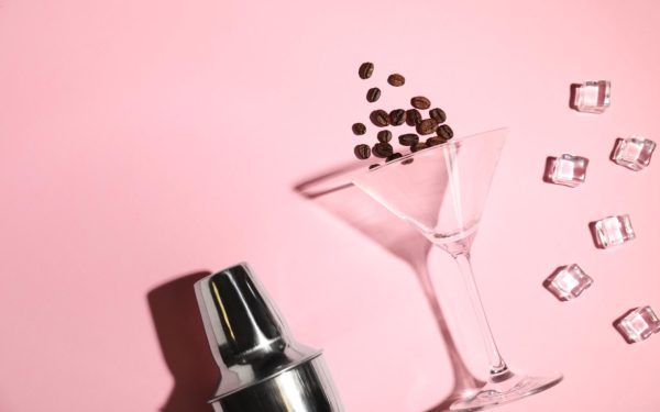 Efectele consumului de alcool și cafea asupra simptomelor urinare