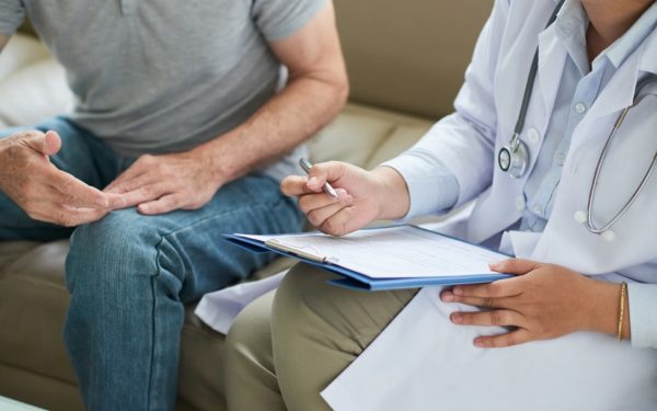 Ce întrebări ar trebui să adresez urologului la prima vizită pentru simptome urinare?